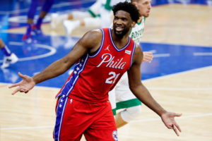 Joel Embiid vuelve a acabar con los Celtics