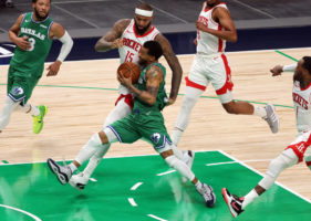 Partido vintage de DeMarcus Cousins: 28-17