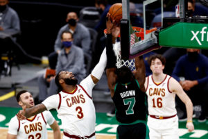 Andre Drummond apunta a los Brooklyn Nets