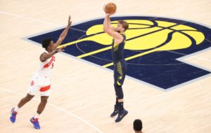 Indiana vence a Toronto pero pierde a Sabonis