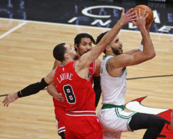 Jayson Tatum regresa a los parquets con 24 puntos