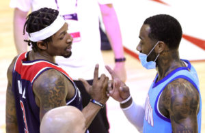 John Wall se lleva el triunfo en su primer duelo con Bradley Beal