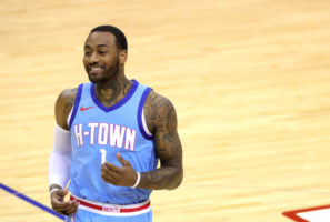 Houston vence a los Blazers tras remontar 20 puntos