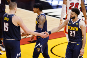 Denver hunde más a Miami Heat en su quinto triunfo seguido