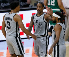 DeMar DeRozan y los Spurs frenan la racha de Sacramento