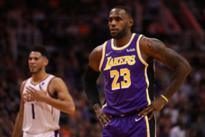LeBron cree que en la NBA falta respeto a Devin Booker