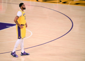 Anthony Davis ve agravada su lesión en el tendón de Aquiles