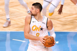 Noche de récords para Nikola Vucevic