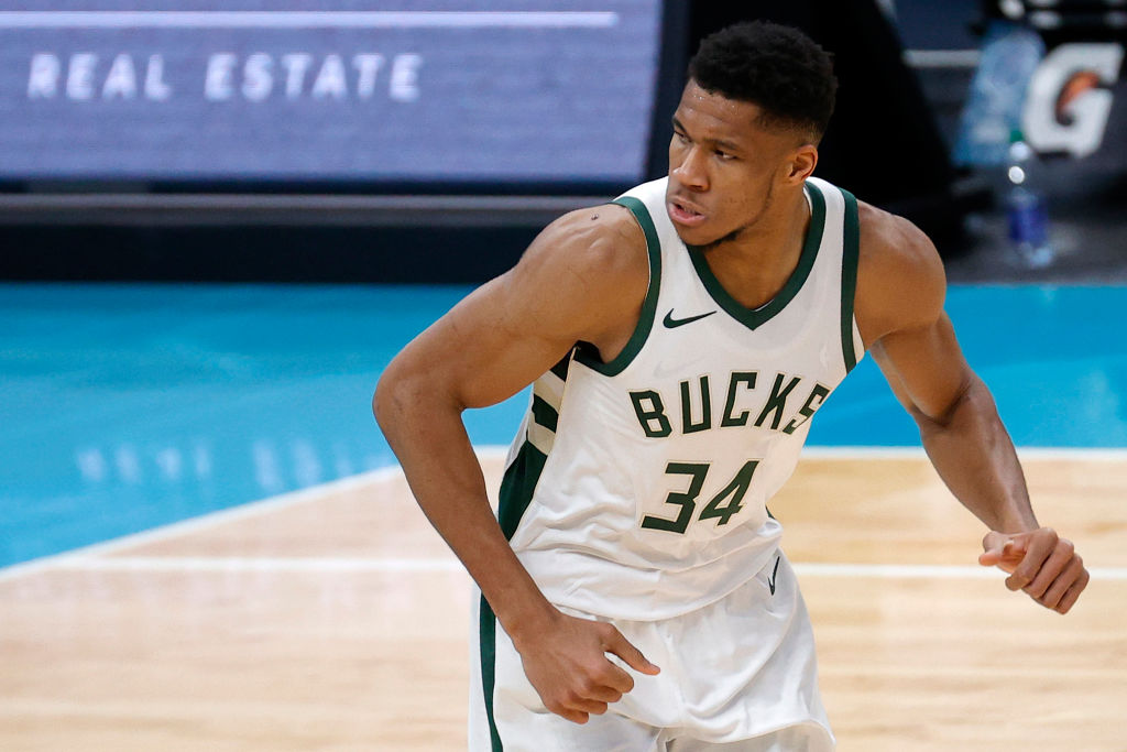 Los Bucks vuelven a la buena senda machacando a Portland