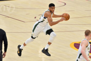 Antetokounmpo respalda a LeBron y cuestiona la celebración del All-Star