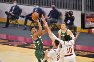 Franquicias ponen en duda la eficacia en el 'clutch' de Giannis Antetokounmpo