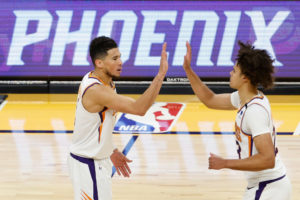 Draymond Green ve como "una broma" que Devin Booker no sea All-Star