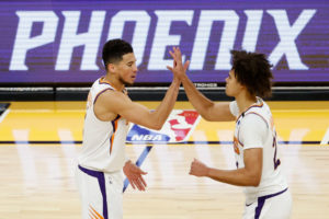 Phoenix no frena y se acerca a los equipos angelinos