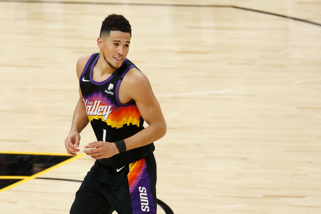 Devin Booker lidera el quinto triunfo consecutivo de Phoenix