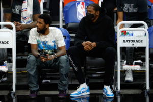 Durant será baja e Irving es duda para visitar a los Lakers