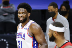 Los 76ers vuelven al triunfo y agravan la situación de los Rockets