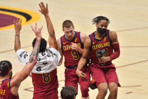 Cleveland sobrevive a los 42 puntos de Joel Embiid