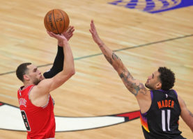 Phoenix remonta y vence en Chicago