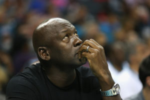 Michael Jordan dona diez millones de dólares para abrir centros de salud
