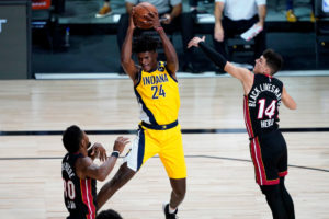 Brooklyn firma 10 días a Alize Johnson