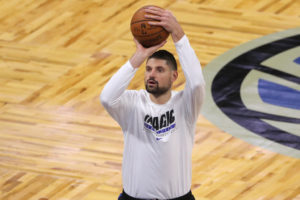 Miami y Charlotte tampoco pierden de vista a Nikola Vucevic