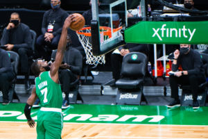 Excelente producción de Jaylen Brown en la victoria de Boston sobre Orlando