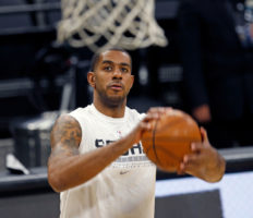 La balanza empieza a decantarse a favor de un 'buyout' a LaMarcus Aldridge