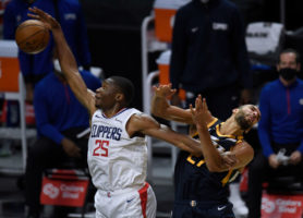 Los Clippers hacen hueco en su plantilla traspasando a Kabengele