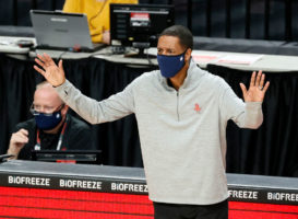 Stephen Silas admite que los Rockets "han tocado fondo"
