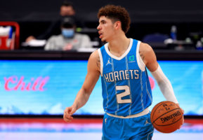 Charlotte destroza a Toronto con 11 triples en el primer cuarto