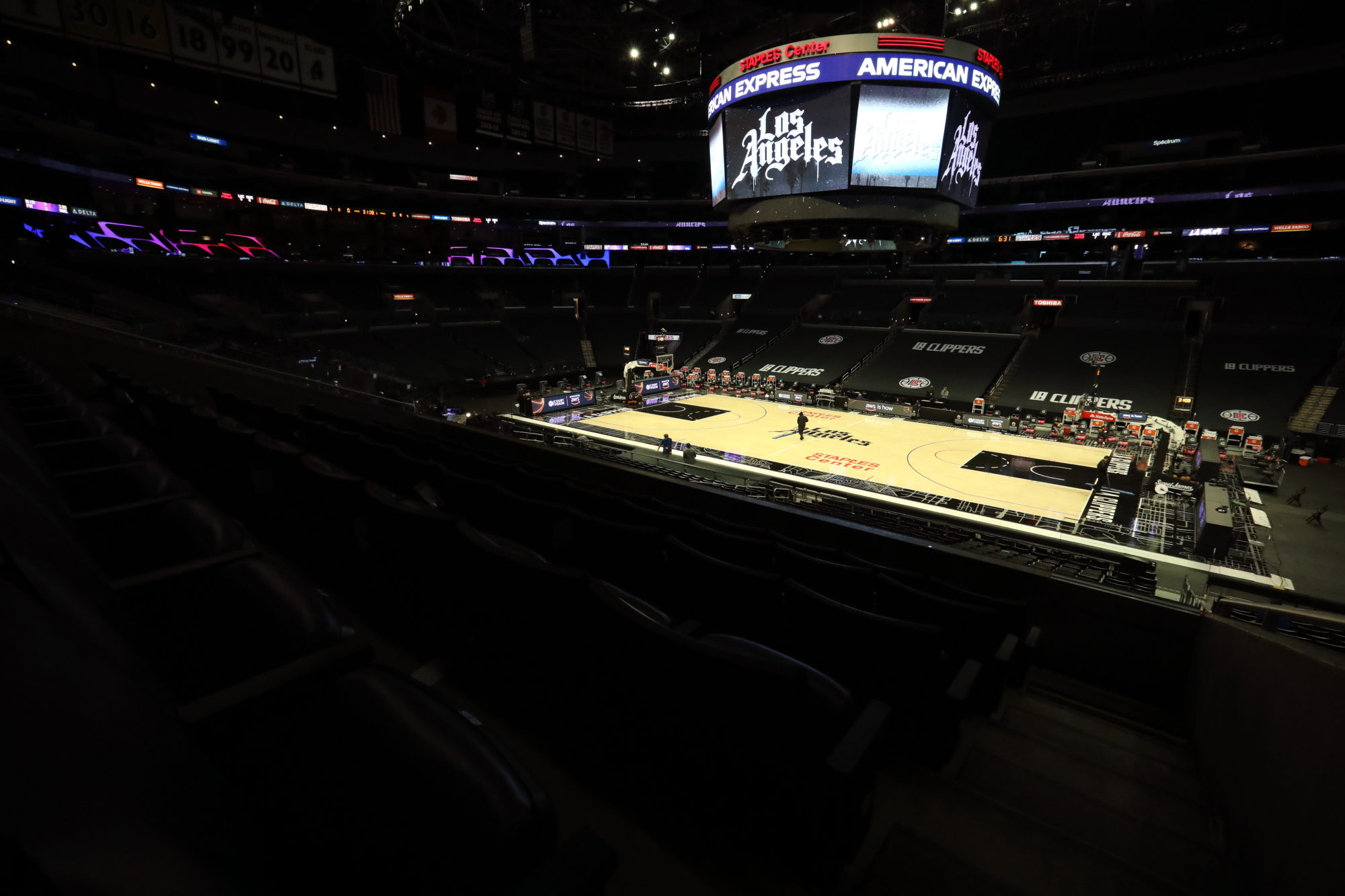Staples Center recibiría aficionados en los playoffs