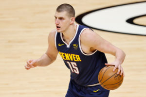 Jokic canta victoria en un estelar duelo con Zion Williamson