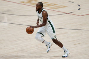 Milwaukee aplasta a Indiana sin Antetokounmpo