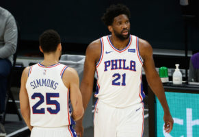 Embiid y Simmons, bajas en el regreso de la competición