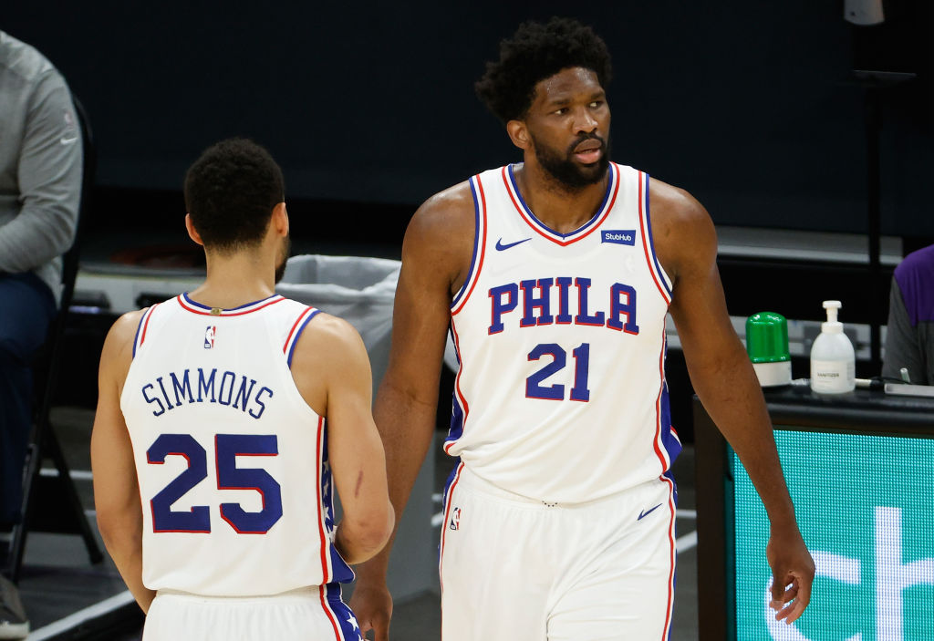 Embiid y Simmons, bajas en el regreso de la competición