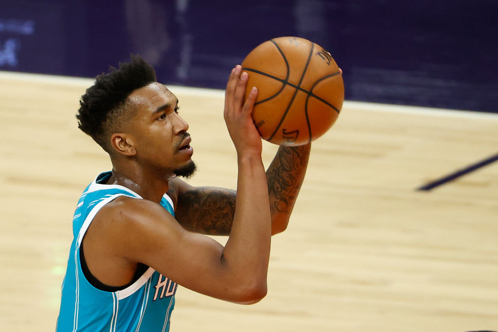 Malik Monk anota 32 puntos en el tercer triunfo seguido de Charlotte