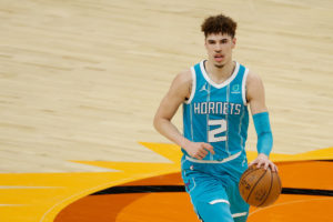 Mitch Kupchak, optimista con el regreso de LaMelo Ball