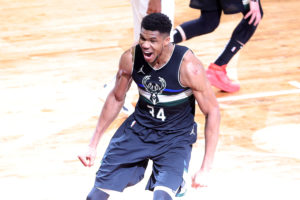 Giannis Antetokounmpo y Devin Booker son nombrados Jugadores de la Semana