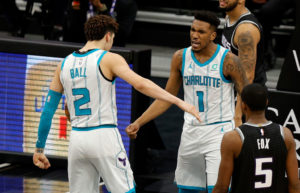 P.J. Washington marca el camino y Malik Monk dicta sentencia