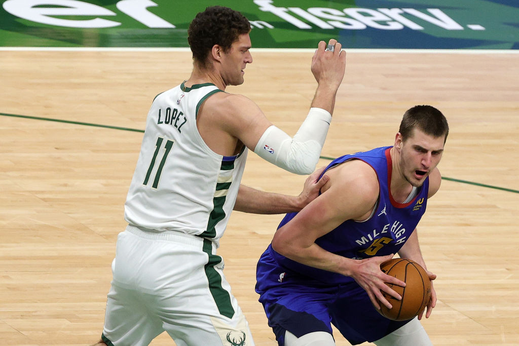 Denver destroza a los Bucks con triple-doble de Nikola Jokic