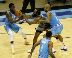 Victoria de los Nets y triple-doble de Harden en su regreso a Houston