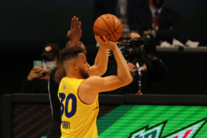 Bob Myers quiere darle a Stephen Curry su cuarto anillo