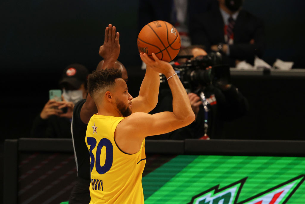 Bob Myers quiere darle a Stephen Curry su cuarto anillo