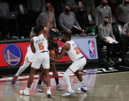 Los Nets se llevan el derbi con un triple-doble de Harden