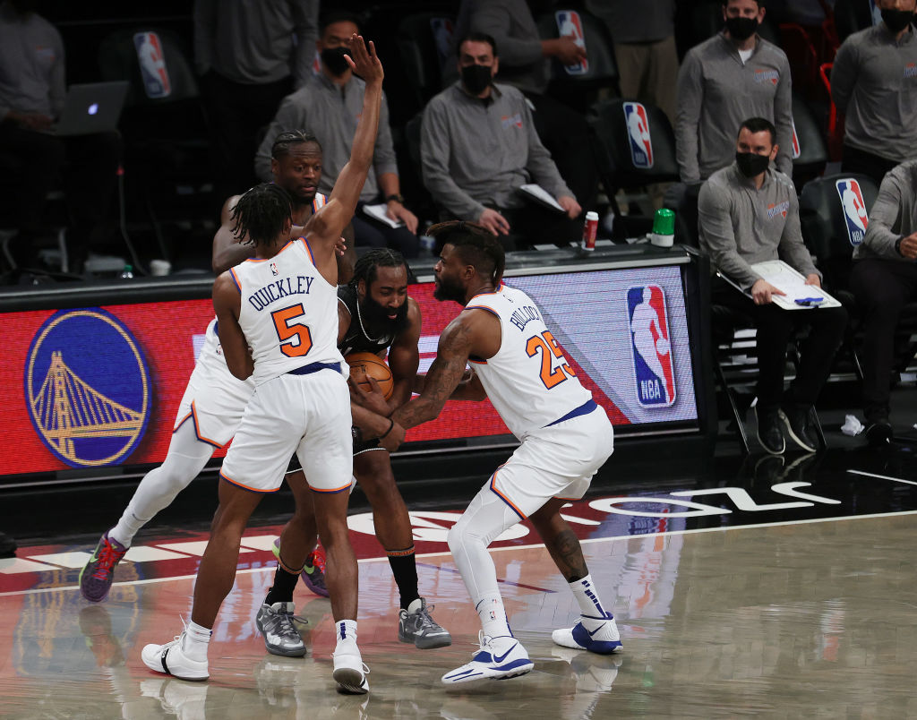 Los Nets se llevan el derbi con un triple-doble de Harden
