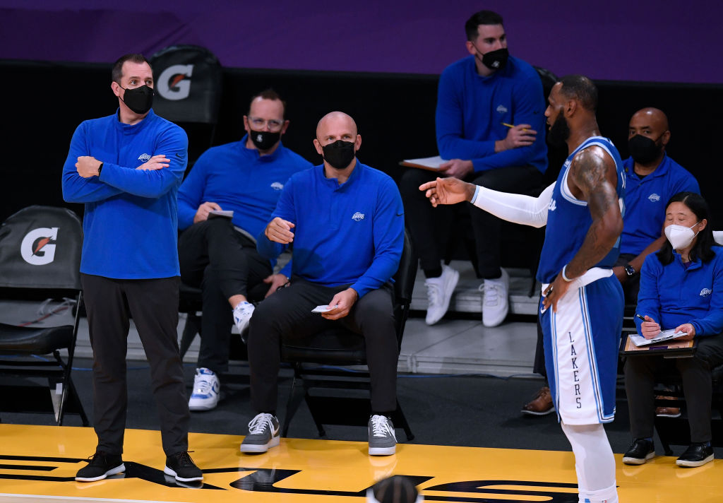 Las vacunas llegarán esta semana a los Lakers