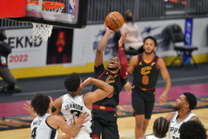 Keldon Johnson se sitúa a la altura del mito Tim Duncan