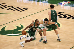 Middleton mantiene viva la racha de los Bucks
