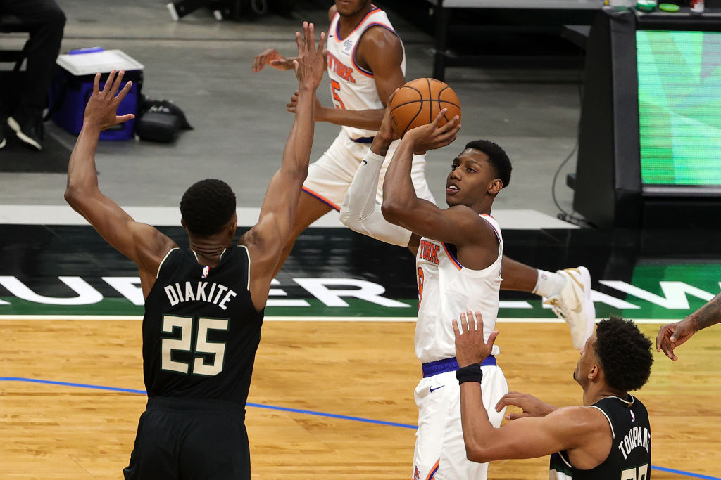 Los Knicks se llevan un duelo repleto de bajas