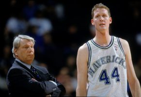 Shawn Bradley queda parapléjico tras ser atropellado